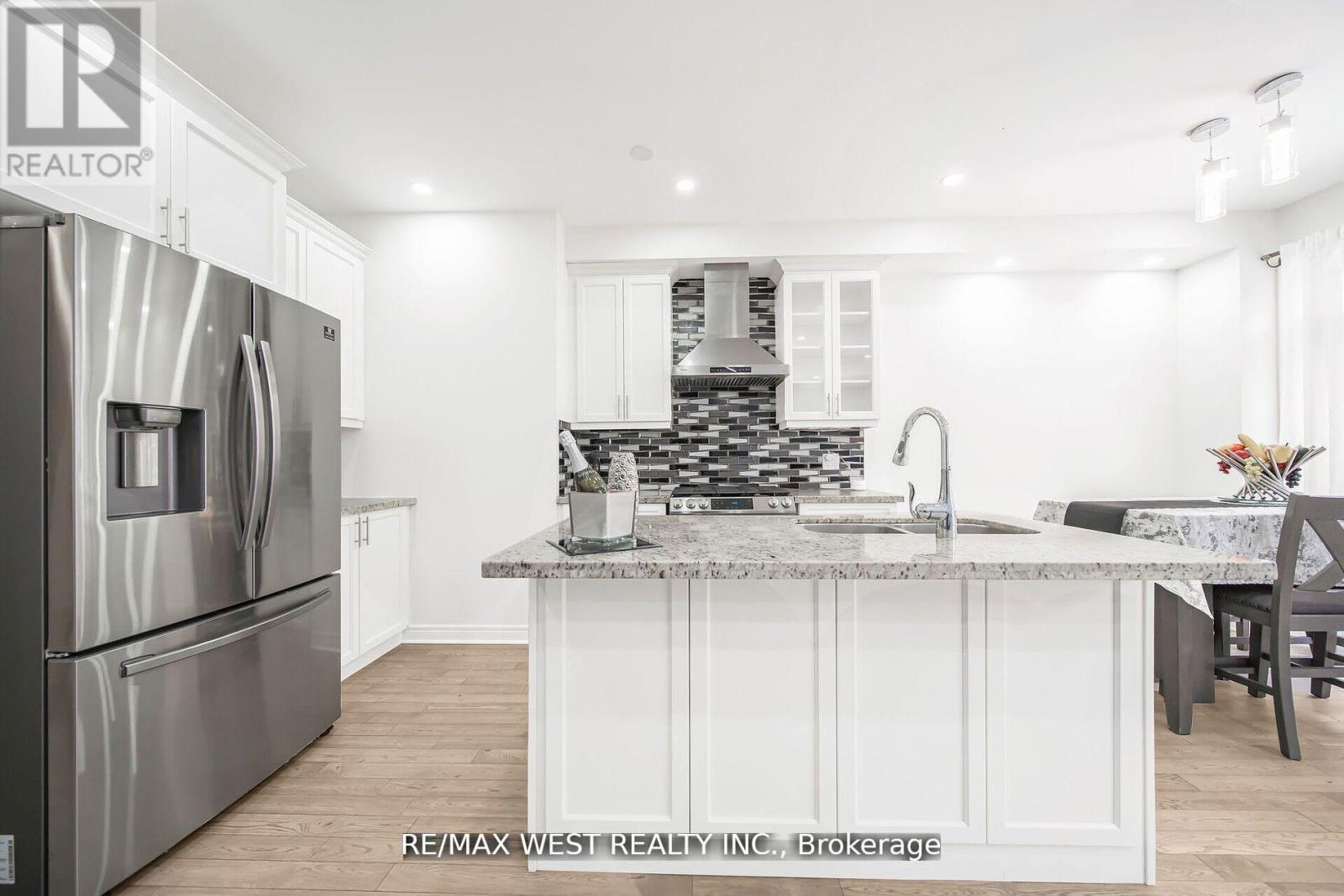 213 Sarah Cline Drive, Oakville, Ontario  L6M 0T8 - Photo 18 - W12432677