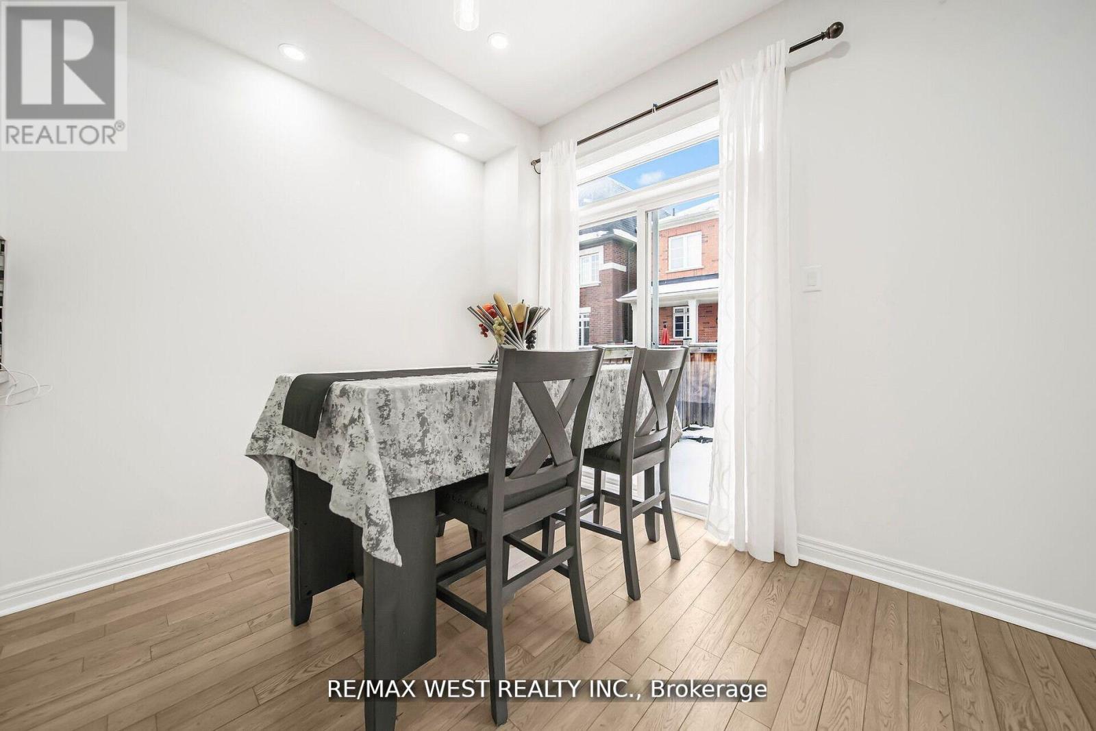 213 Sarah Cline Drive, Oakville, Ontario  L6M 0T8 - Photo 25 - W12432677