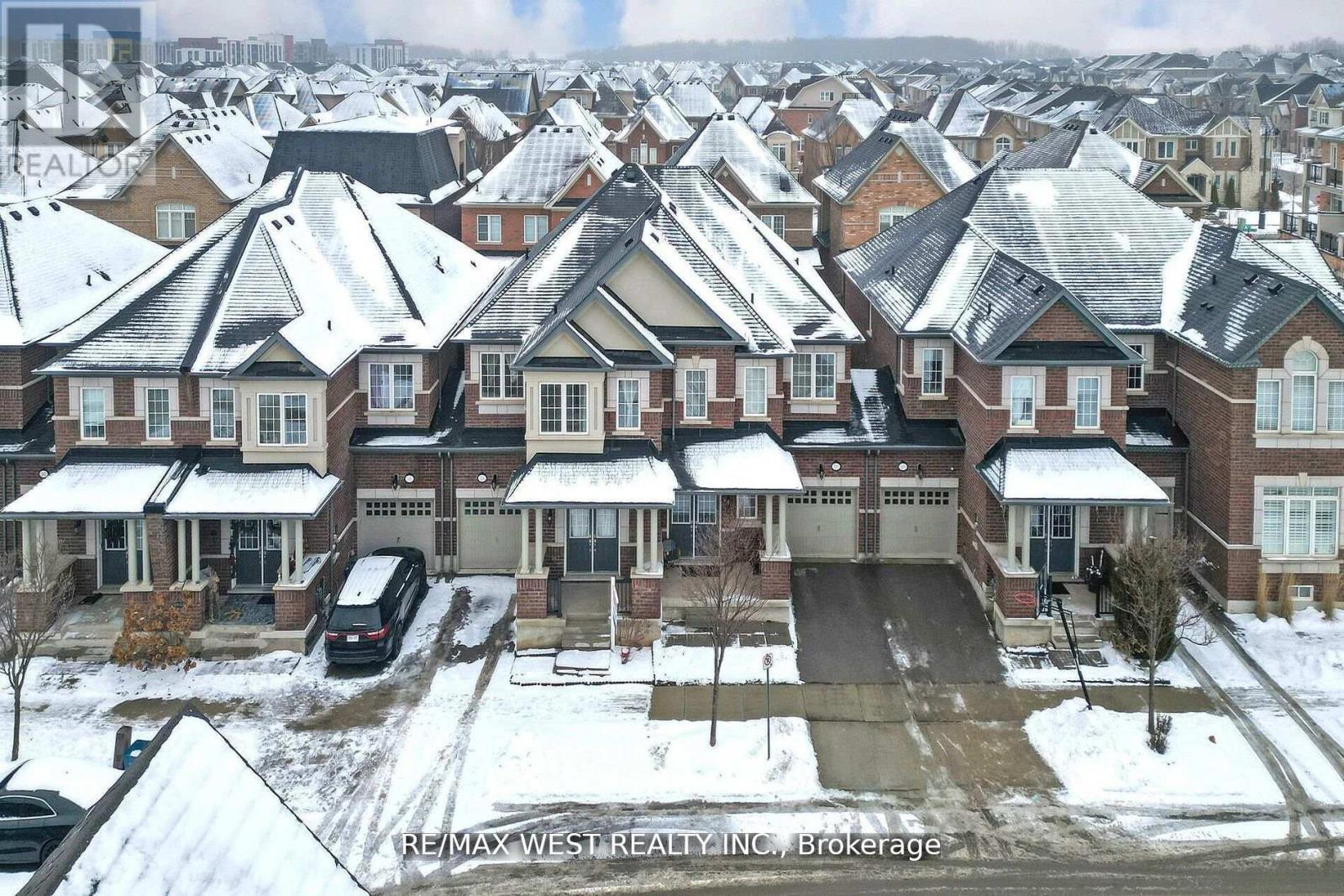 213 Sarah Cline Drive, Oakville, Ontario  L6M 0T8 - Photo 3 - W12432677
