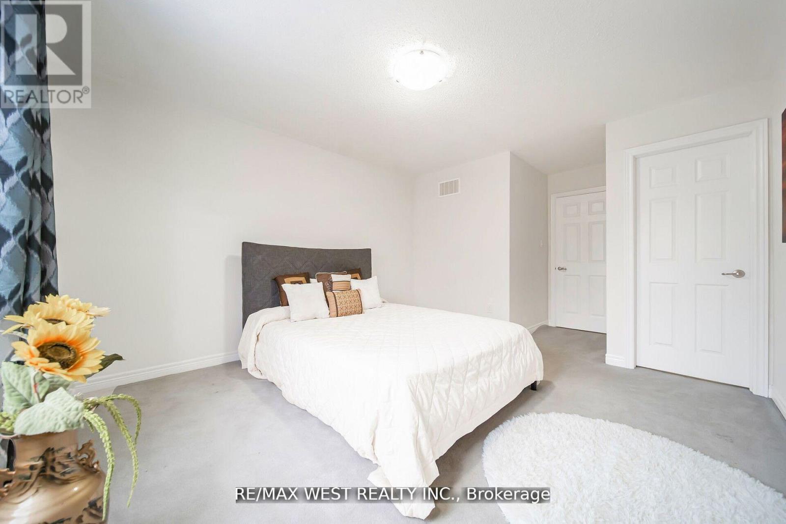 213 Sarah Cline Drive, Oakville, Ontario  L6M 0T8 - Photo 33 - W12432677