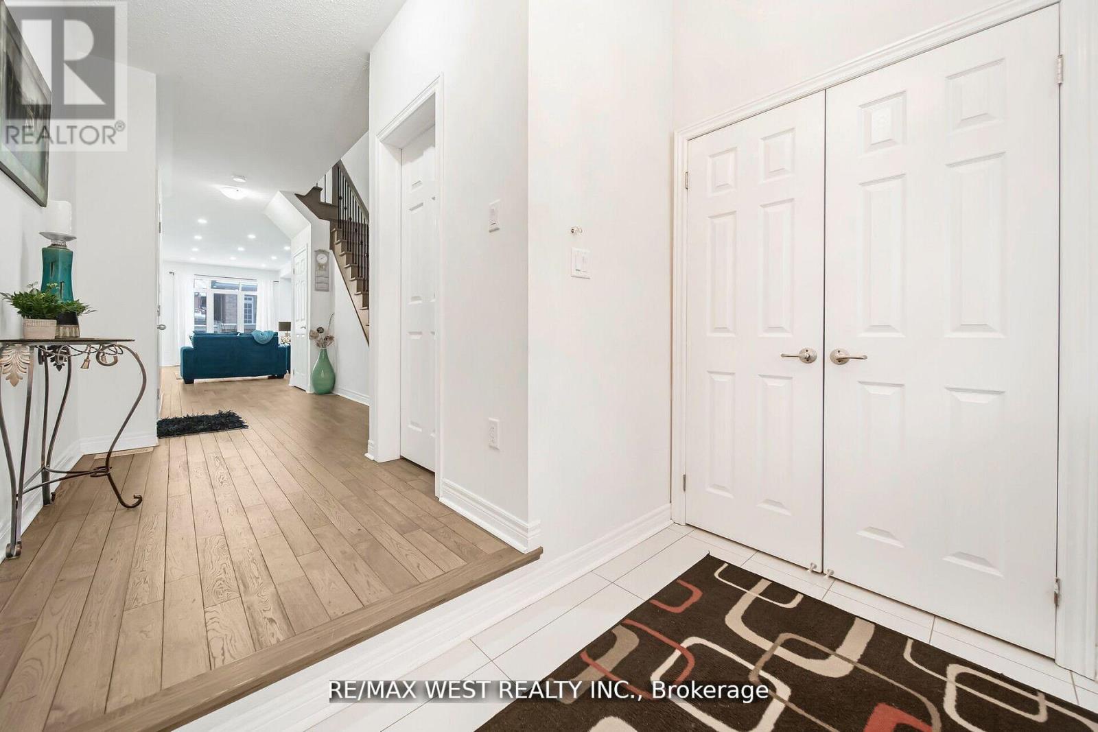 213 Sarah Cline Drive, Oakville, Ontario  L6M 0T8 - Photo 8 - W12432677