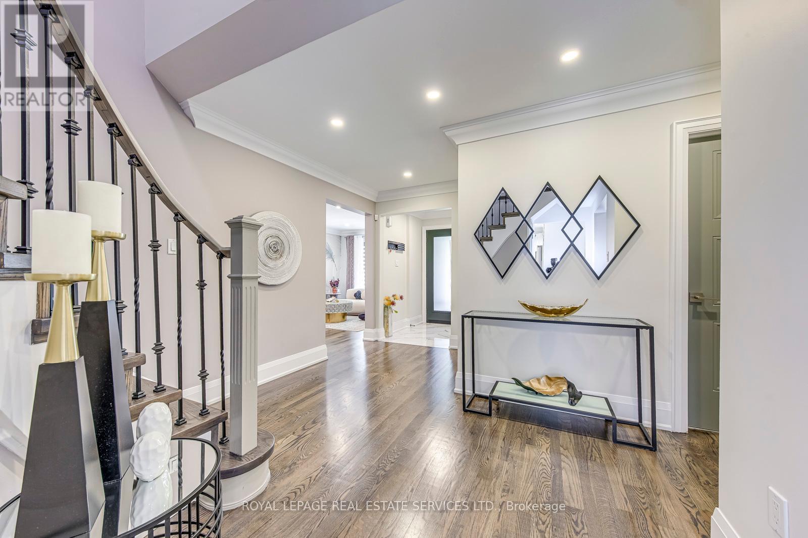 7180 Danton Promenade, Mississauga, Ontario  L5N 5P3 - Photo 4 - W12432694