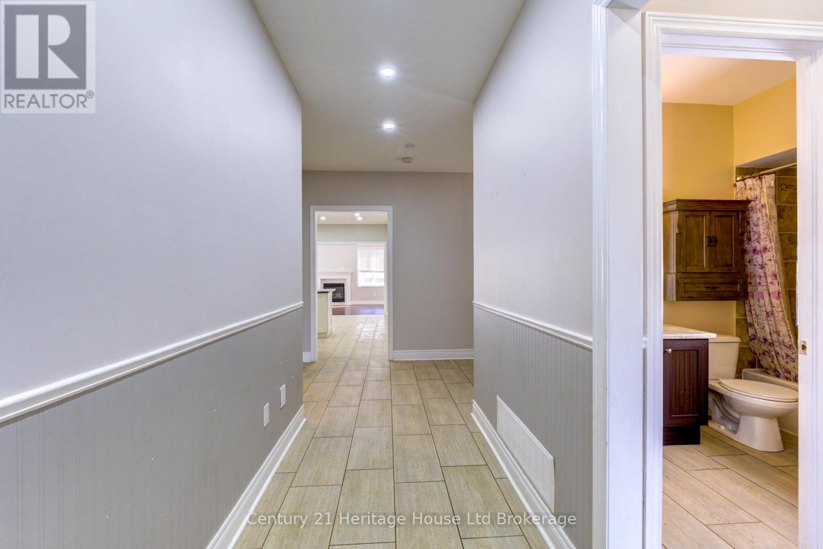 504 Baldwin Crescent, Woodstock, Ontario  N4T 0G6 - Photo 9 - X12432775