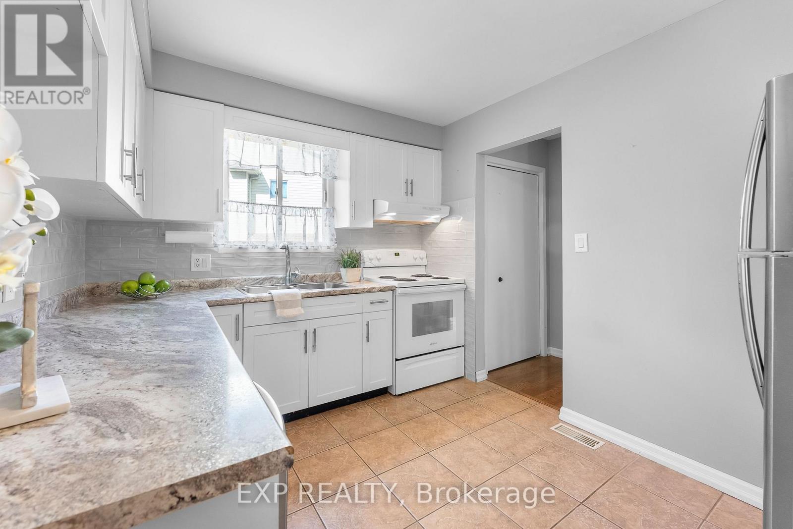 36 Vintage Crescent, St. Catharines (Ridley), Ontario  L2S 3C6 - Photo 10 - X12432709