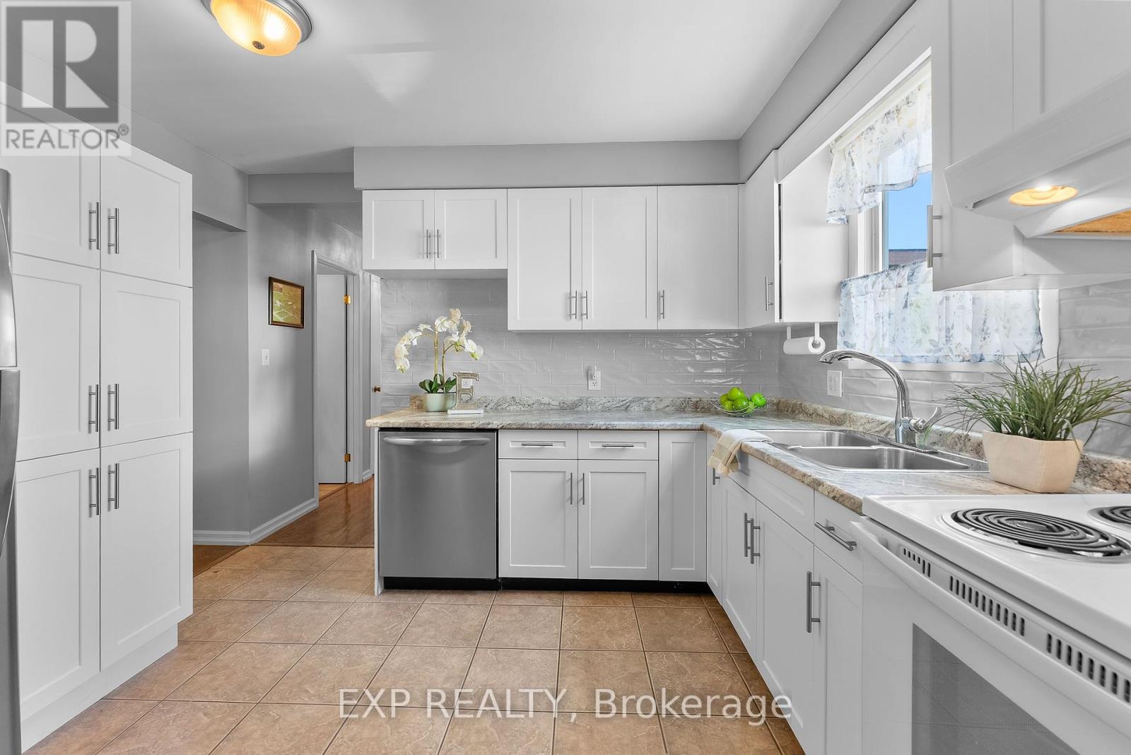 36 Vintage Crescent, St. Catharines (Ridley), Ontario  L2S 3C6 - Photo 12 - X12432709