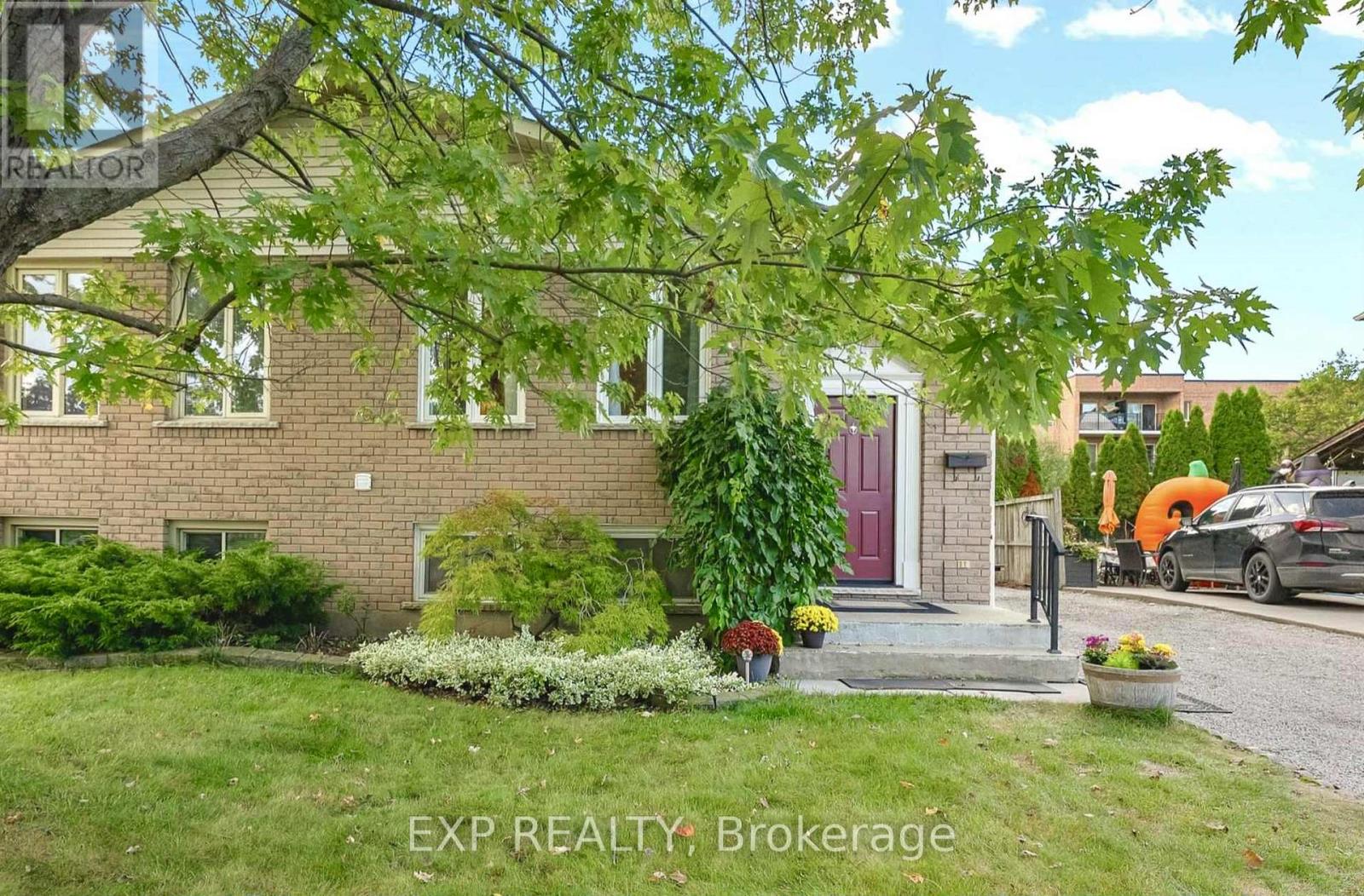 36 Vintage Crescent, St. Catharines (Ridley), Ontario  L2S 3C6 - Photo 2 - X12432709