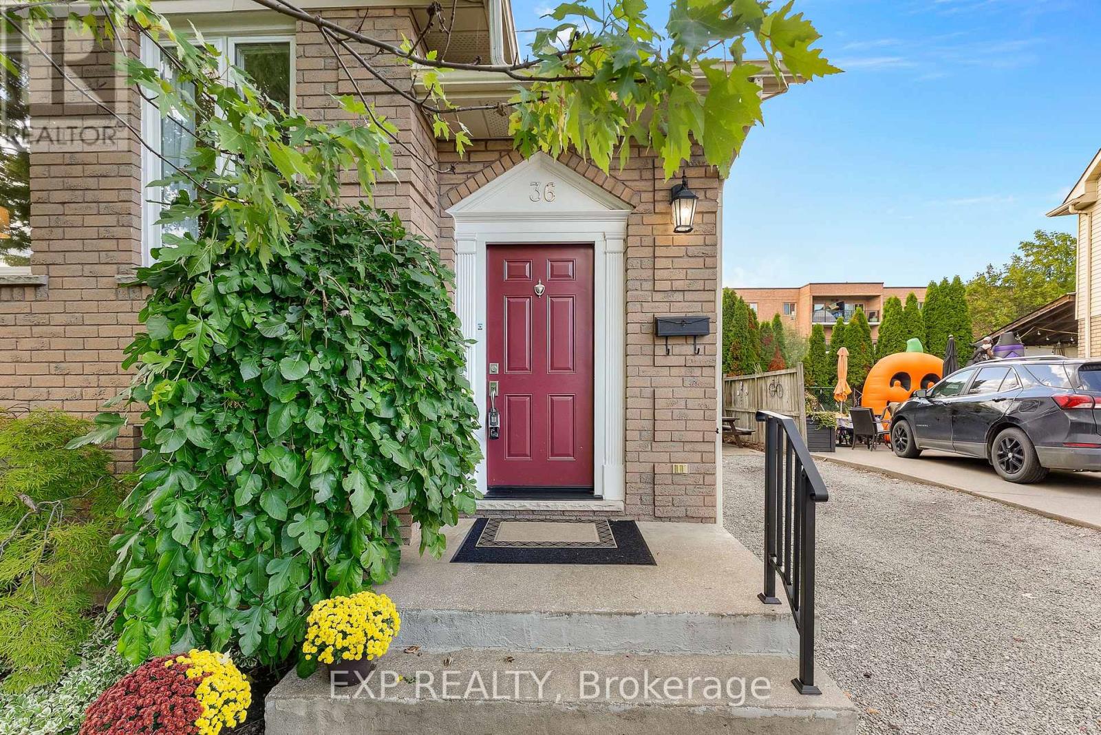 36 Vintage Crescent, St. Catharines (Ridley), Ontario  L2S 3C6 - Photo 3 - X12432709