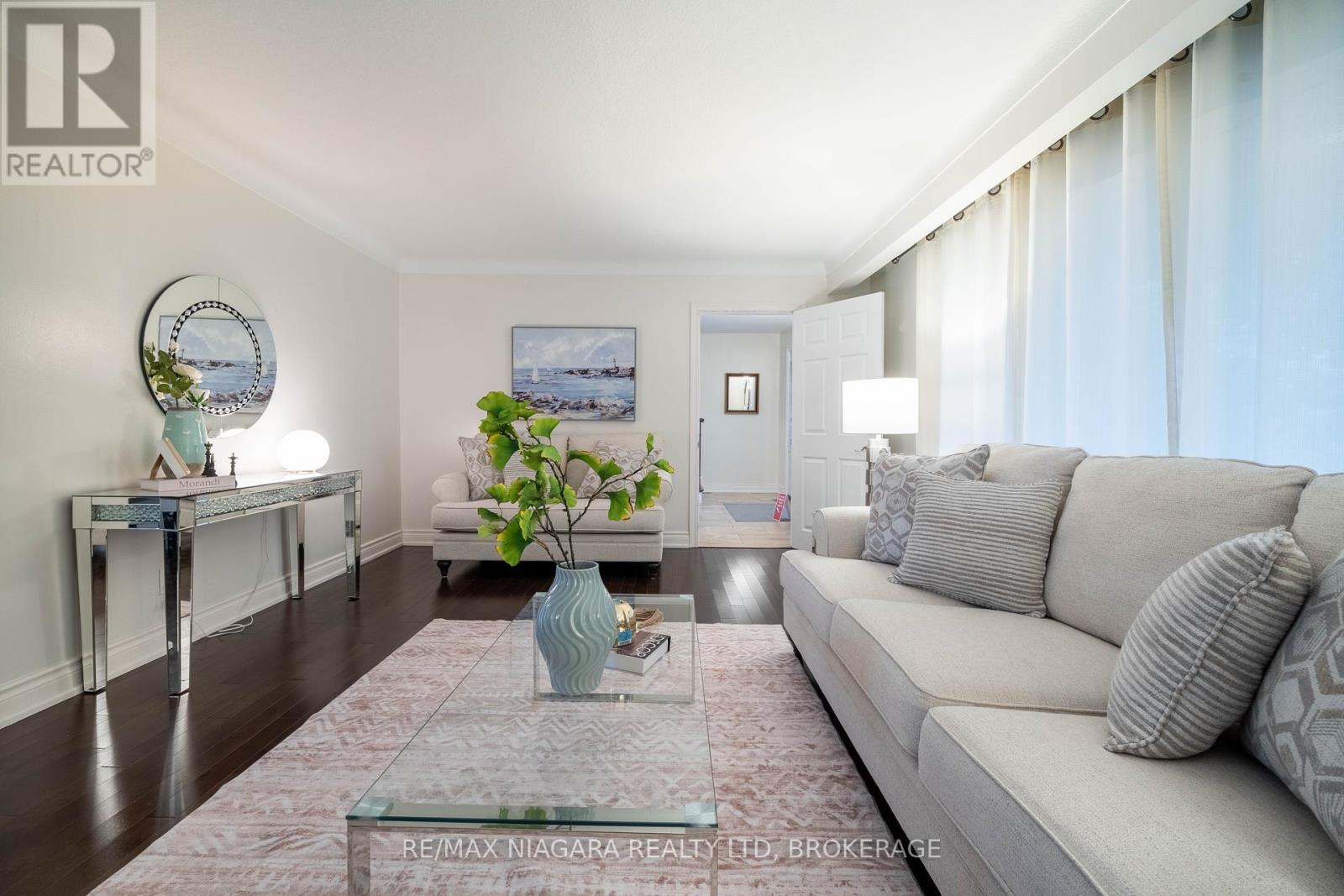 49 Royal York Road, St. Catharines (Lakeshore), Ontario  L2N 2N7 - Photo 11 - X12432710