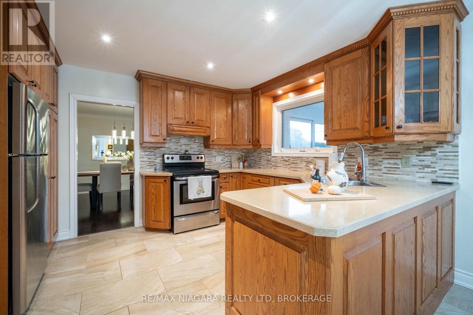 49 Royal York Road, St. Catharines (Lakeshore), Ontario  L2N 2N7 - Photo 19 - X12432710
