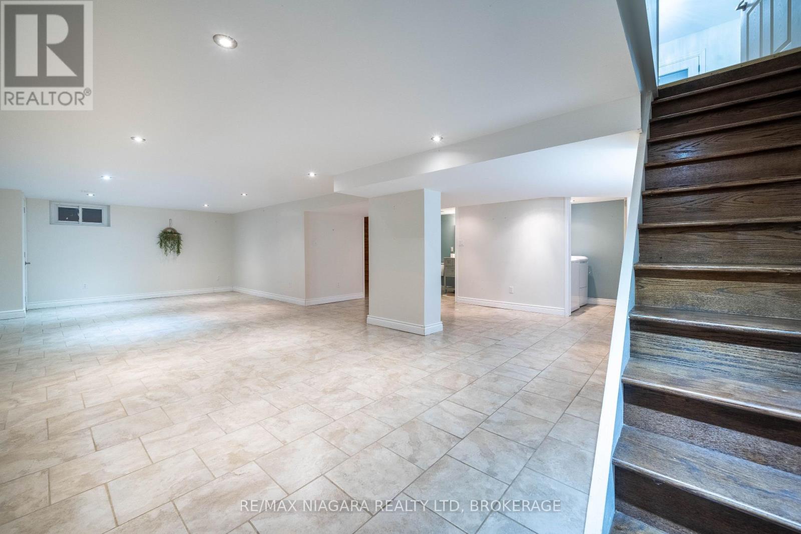 49 Royal York Road, St. Catharines (Lakeshore), Ontario  L2N 2N7 - Photo 37 - X12432710