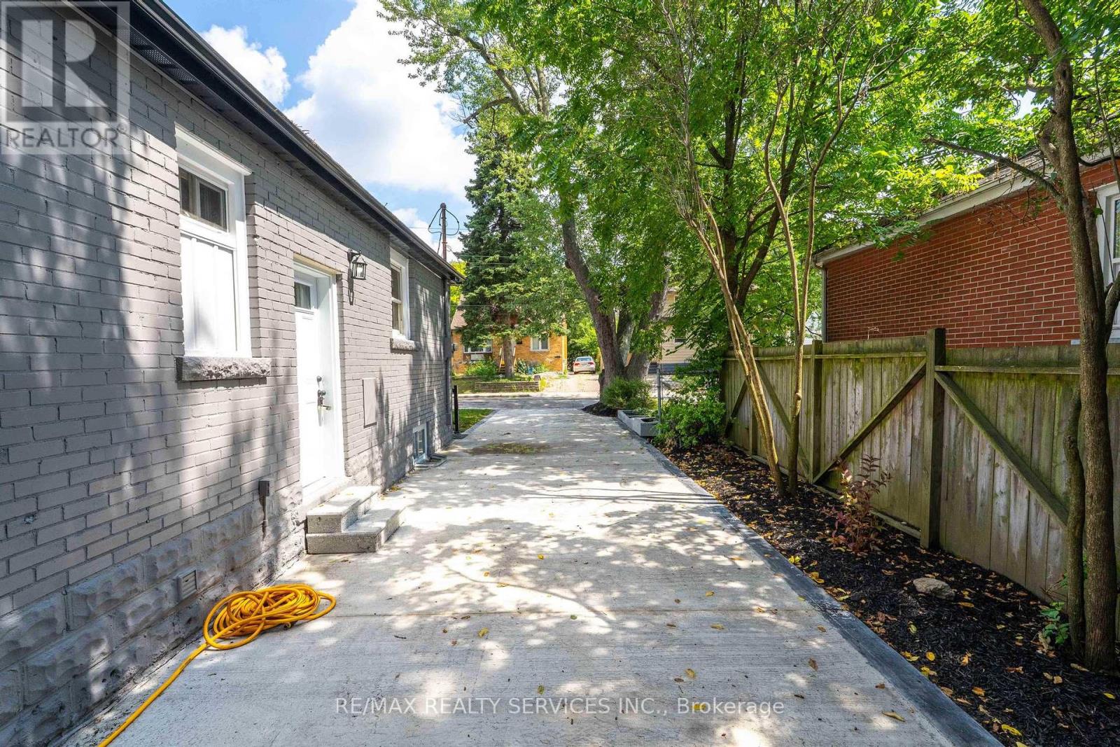 74 West 3rd Street, Hamilton, Ontario  L9C 3K3 - Photo 34 - X12432648