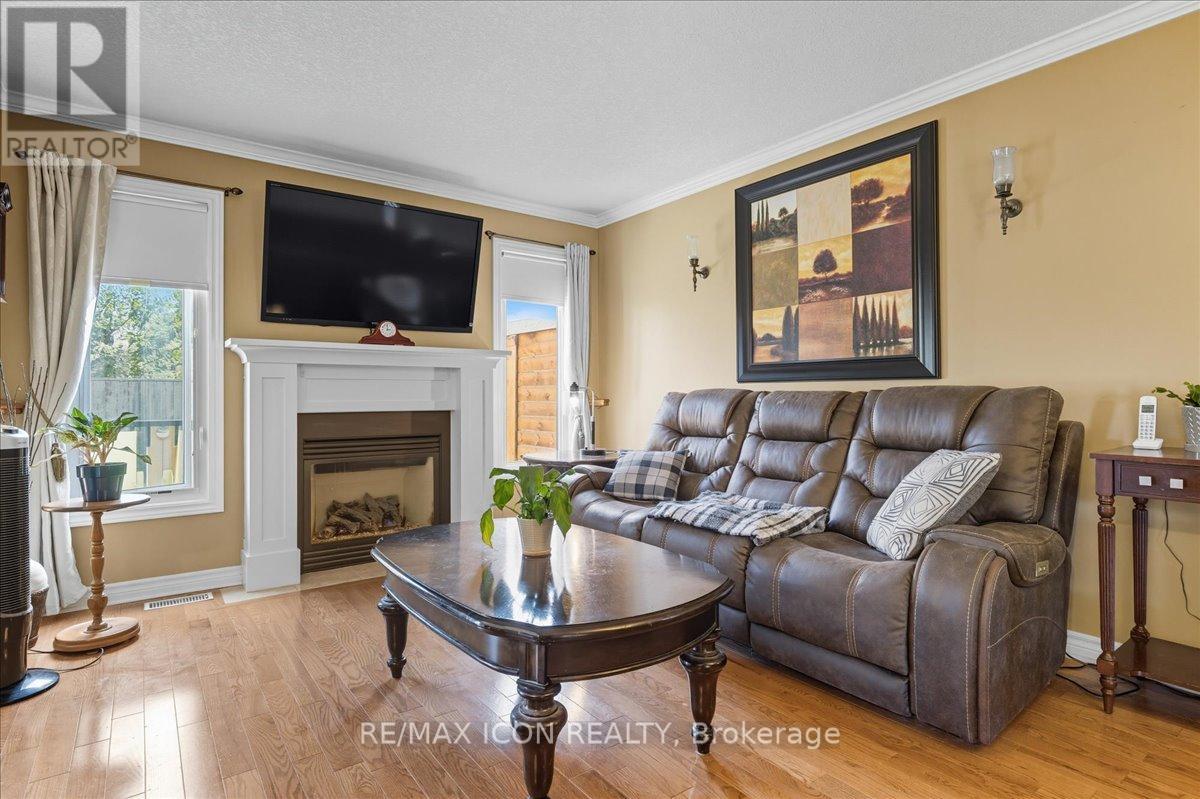 57 Tweedsdale Street, Kitchener, Ontario  N2R 1W2 - Photo 11 - X12432674
