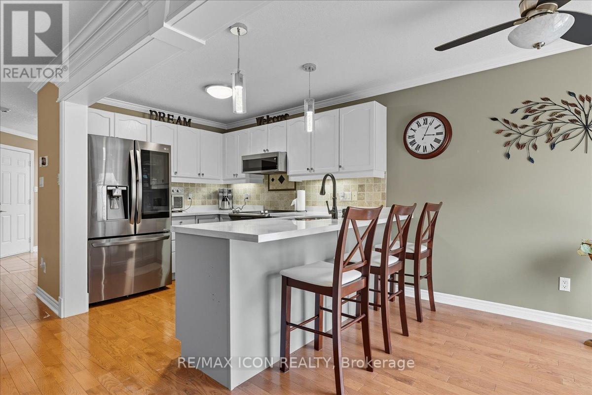 57 Tweedsdale Street, Kitchener, Ontario  N2R 1W2 - Photo 12 - X12432674