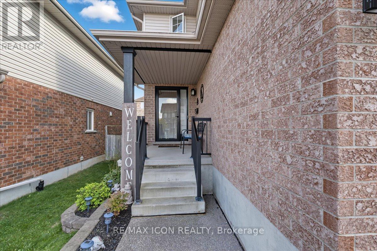 57 Tweedsdale Street, Kitchener, Ontario  N2R 1W2 - Photo 2 - X12432674