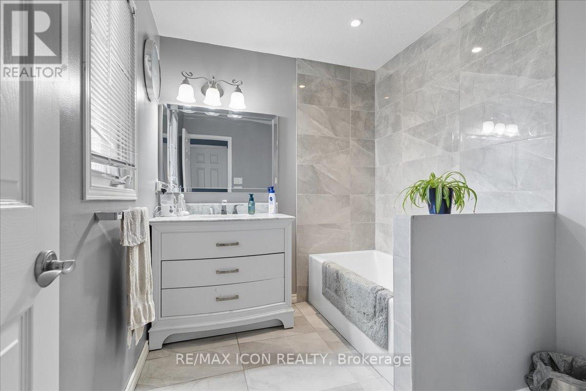 57 Tweedsdale Street, Kitchener, Ontario  N2R 1W2 - Photo 20 - X12432674