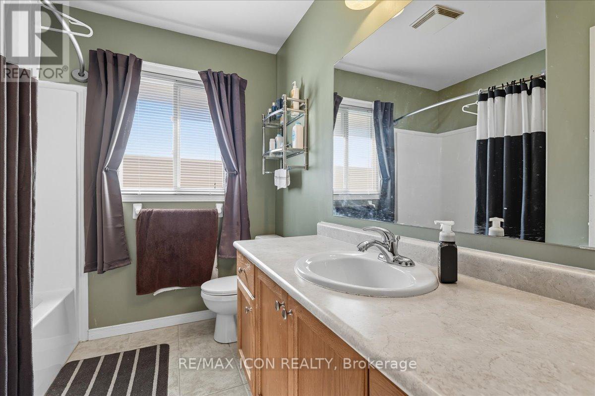57 Tweedsdale Street, Kitchener, Ontario  N2R 1W2 - Photo 24 - X12432674