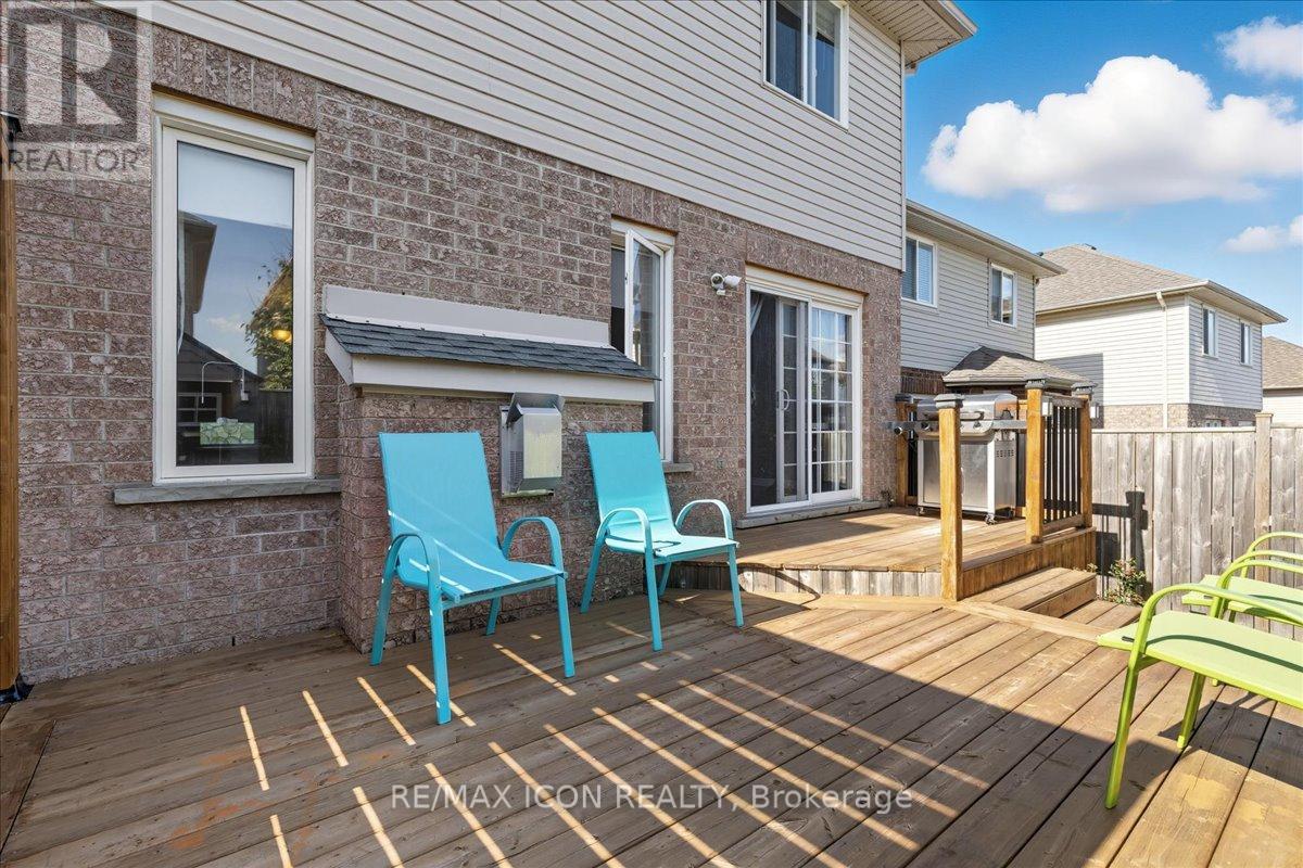 57 Tweedsdale Street, Kitchener, Ontario  N2R 1W2 - Photo 29 - X12432674