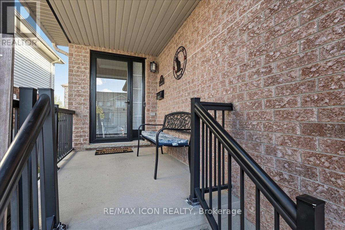 57 Tweedsdale Street, Kitchener, Ontario  N2R 1W2 - Photo 3 - X12432674