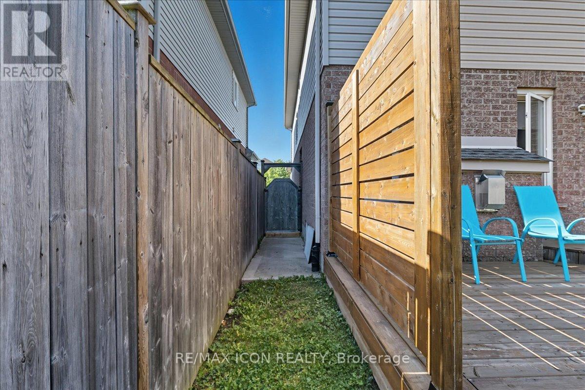 57 Tweedsdale Street, Kitchener, Ontario  N2R 1W2 - Photo 30 - X12432674