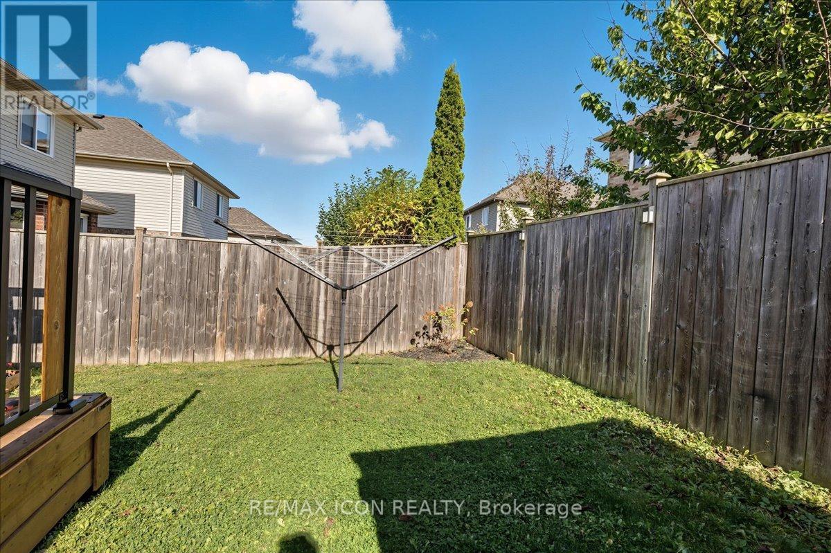57 Tweedsdale Street, Kitchener, Ontario  N2R 1W2 - Photo 31 - X12432674