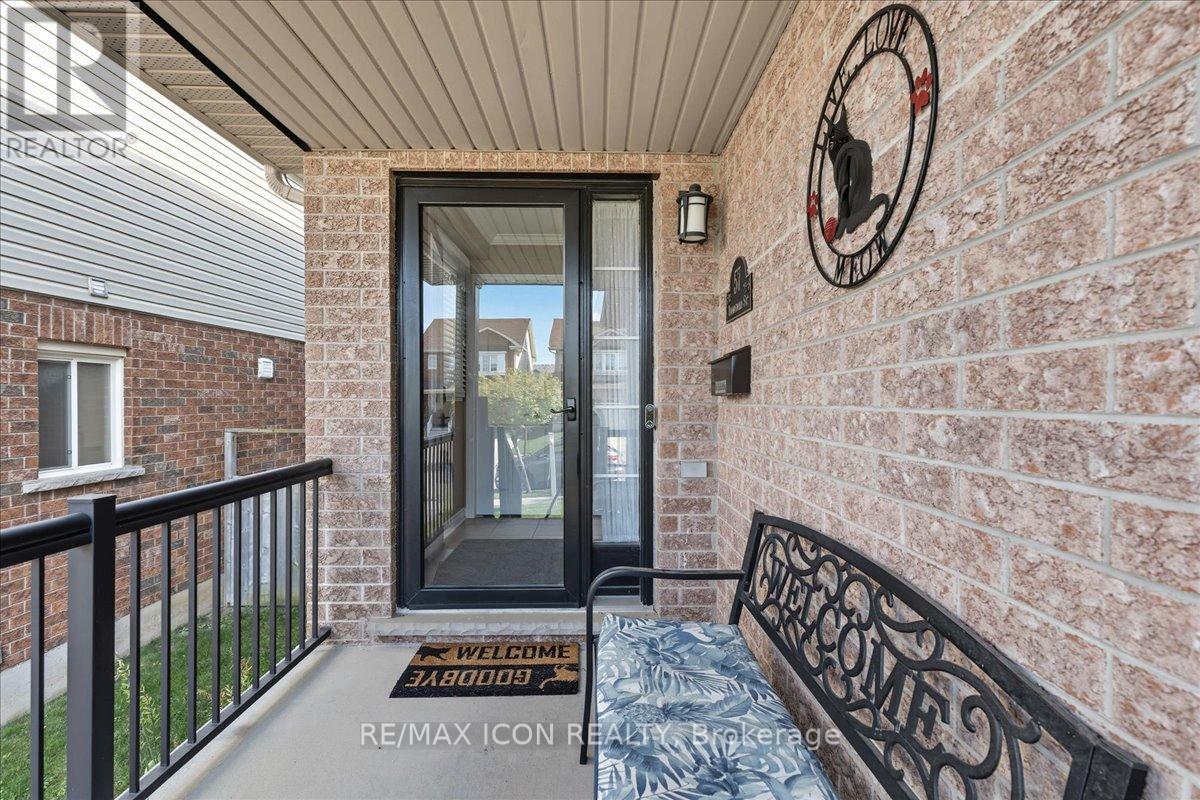 57 Tweedsdale Street, Kitchener, Ontario  N2R 1W2 - Photo 4 - X12432674