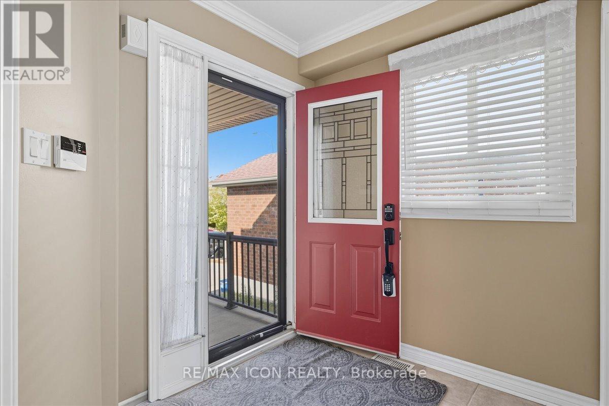 57 Tweedsdale Street, Kitchener, Ontario  N2R 1W2 - Photo 5 - X12432674