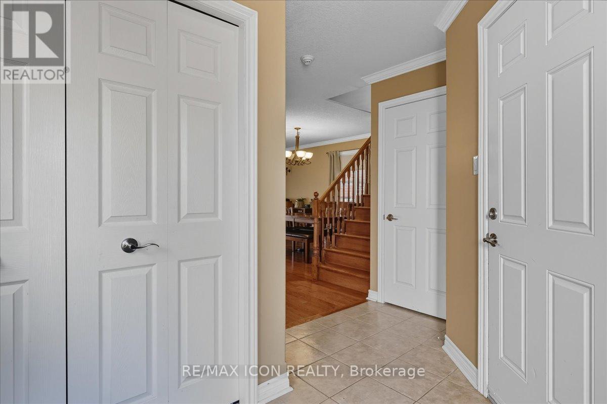 57 Tweedsdale Street, Kitchener, Ontario  N2R 1W2 - Photo 6 - X12432674