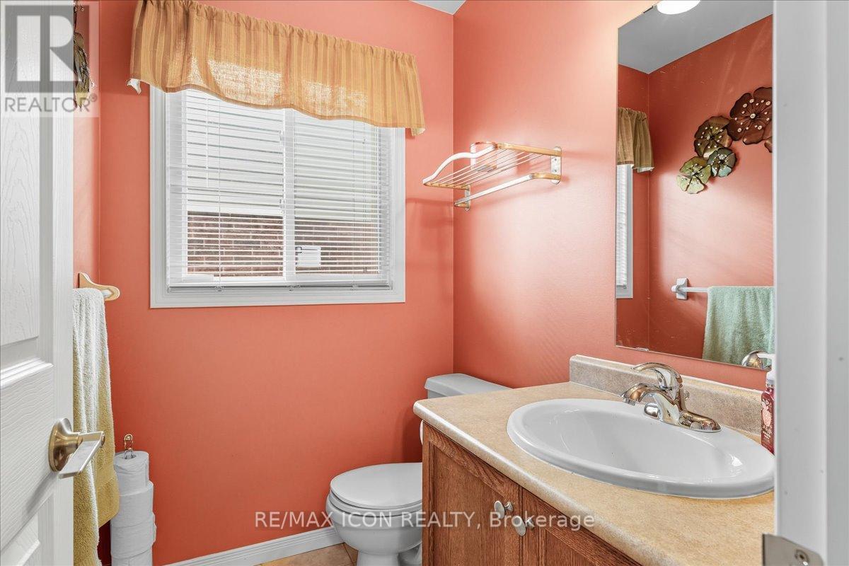 57 Tweedsdale Street, Kitchener, Ontario  N2R 1W2 - Photo 8 - X12432674