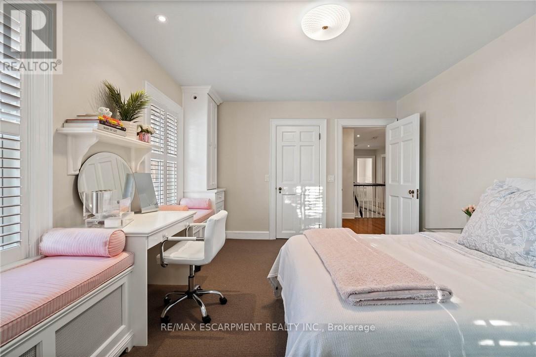 5 Mayfair Place, Hamilton, Ontario  L8S 4E9 - Photo 33 - X12432678