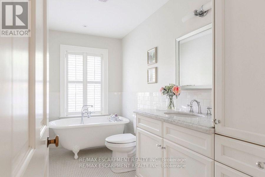 5 Mayfair Place, Hamilton, Ontario  L8S 4E9 - Photo 38 - X12432678