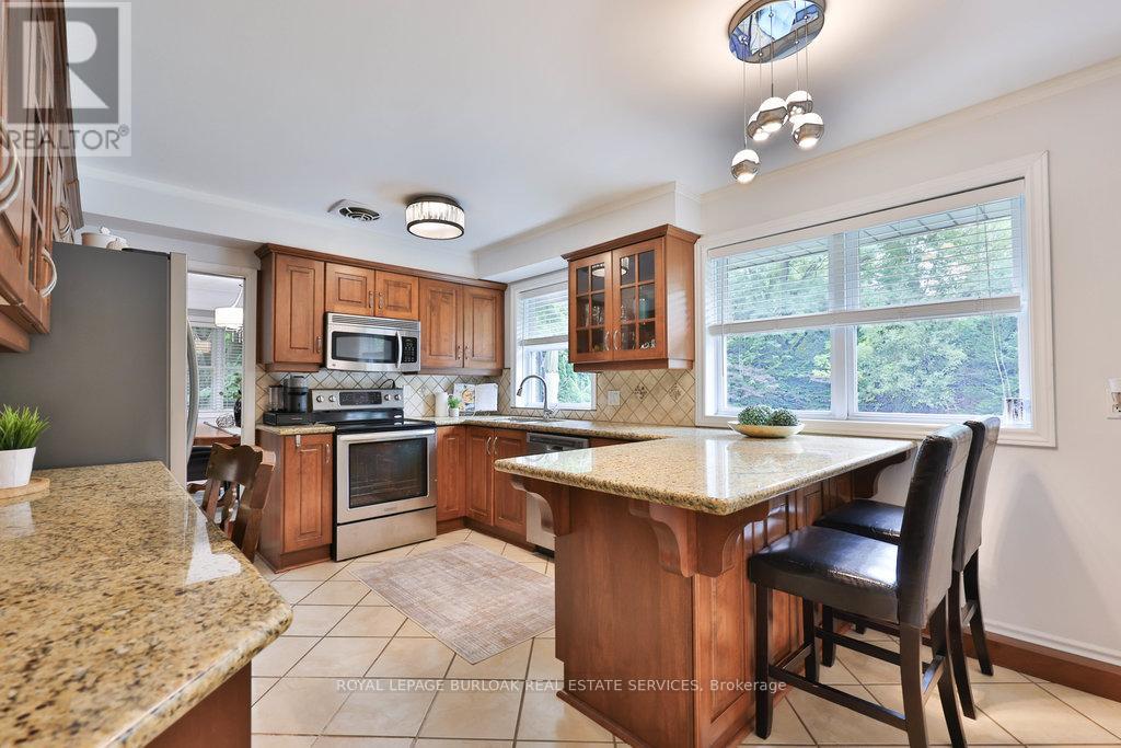 112 Sulphur Springs Road, Hamilton, Ontario  L9G 1M1 - Photo 11 - X12432693