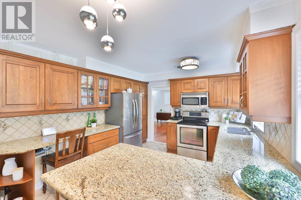 112 Sulphur Springs Road, Hamilton, Ontario  L9G 1M1 - Photo 13 - X12432693