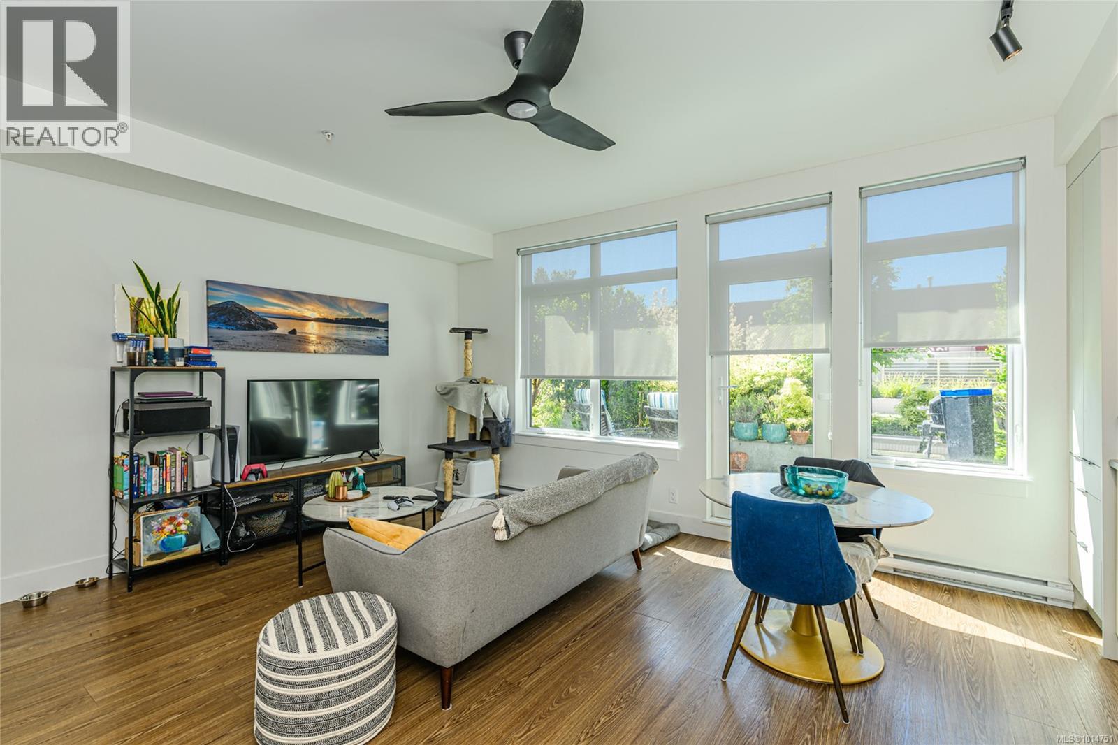 221 515 Chatham St, Victoria, British Columbia
