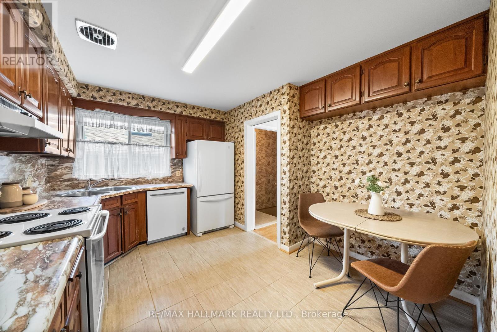 232 Newton Drive, Toronto, Ontario  M2M 2P3 - Photo 9 - C12432739