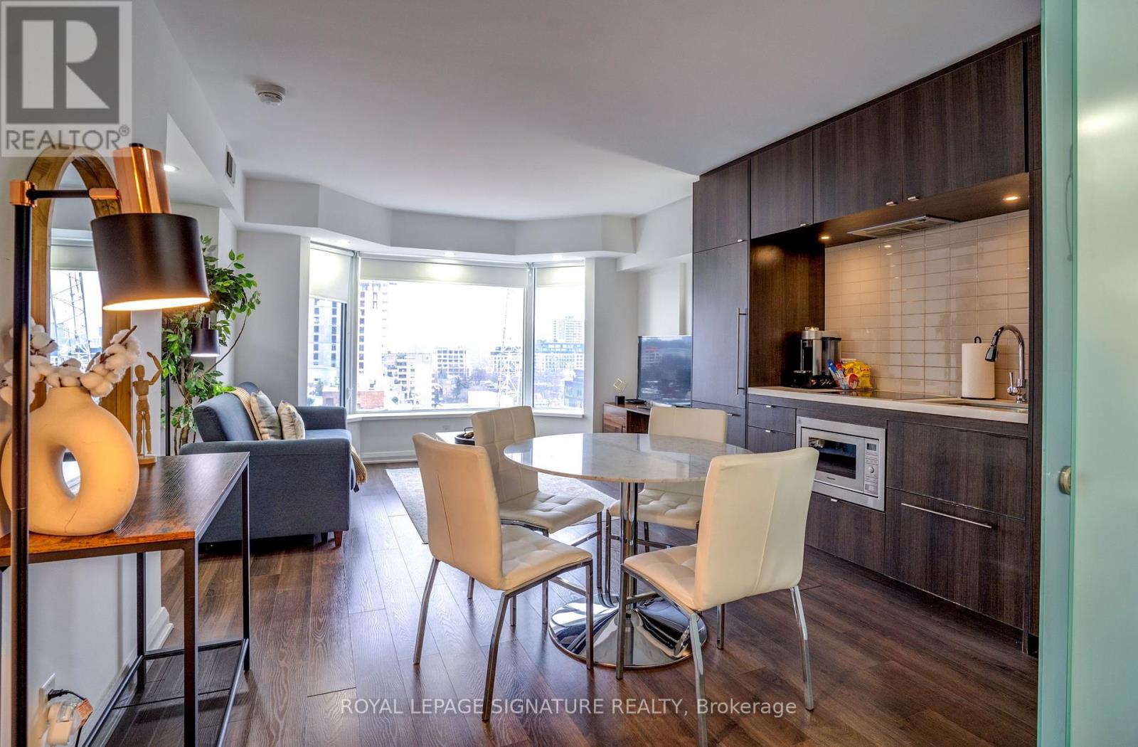 1218 - 155 Yorkville Avenue, Toronto, Ontario  M5R 0B4 - Photo 4 - C12432795