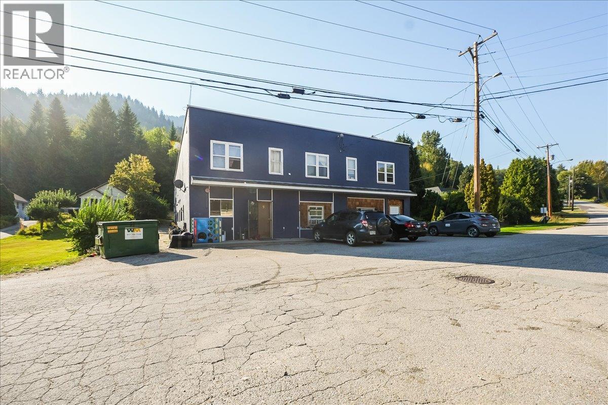 156 Haig Street Street, Warfield, British Columbia  V1R 2L9 - Photo 2 - 10363909