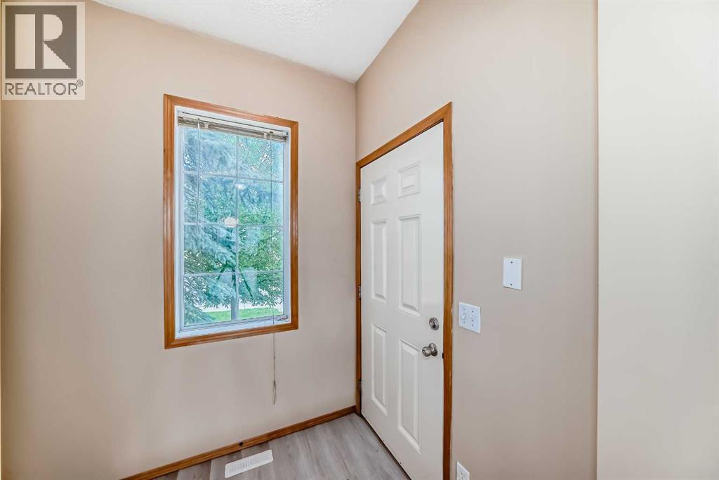 1183 Everridge Drive Sw, Calgary, Alberta  T2Y 4T2 - Photo 3 - A2243279