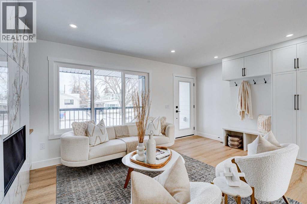 199 Westview Drive Sw, Calgary, Alberta  T3C 2S3 - Photo 4 - A2255350
