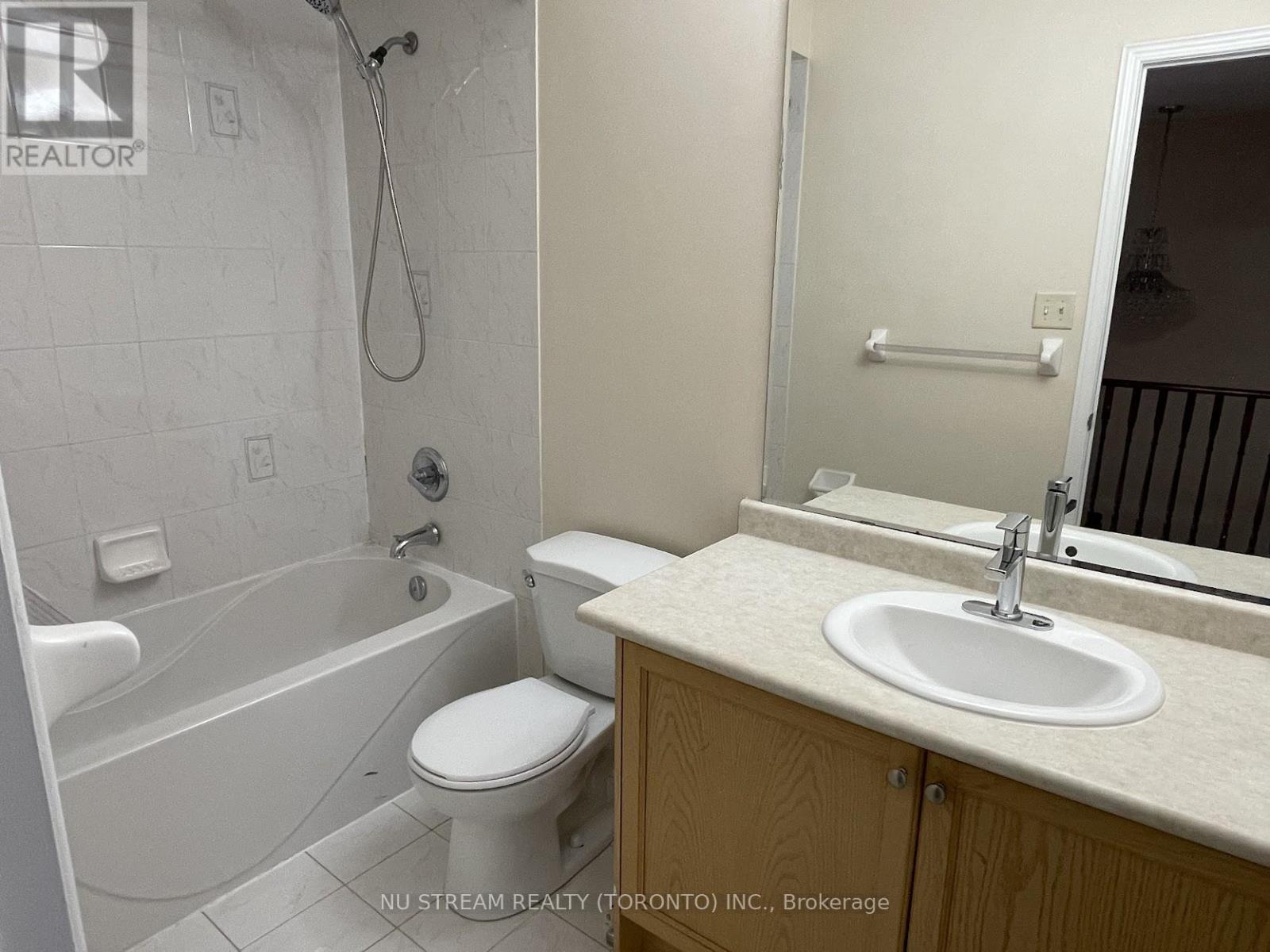 26 Martell Gate, Aurora, Ontario  L4G 0C4 - Photo 11 - N12432738