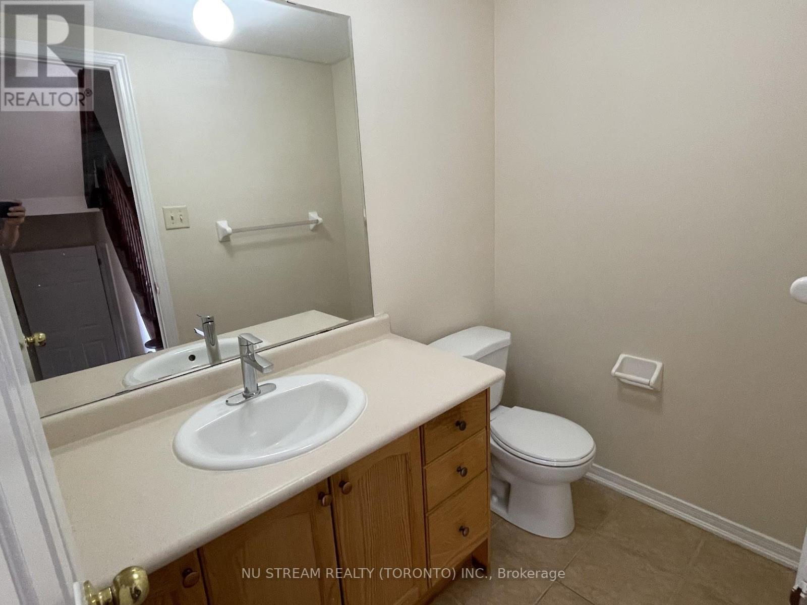 26 Martell Gate, Aurora, Ontario  L4G 0C4 - Photo 3 - N12432738