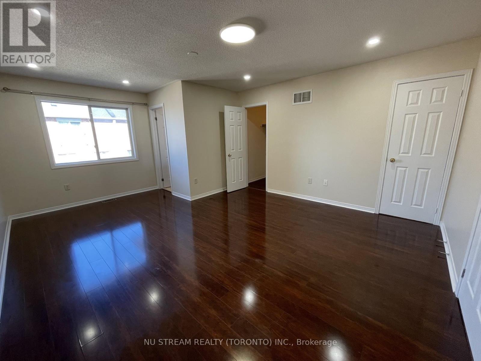 26 Martell Gate, Aurora, Ontario  L4G 0C4 - Photo 7 - N12432738