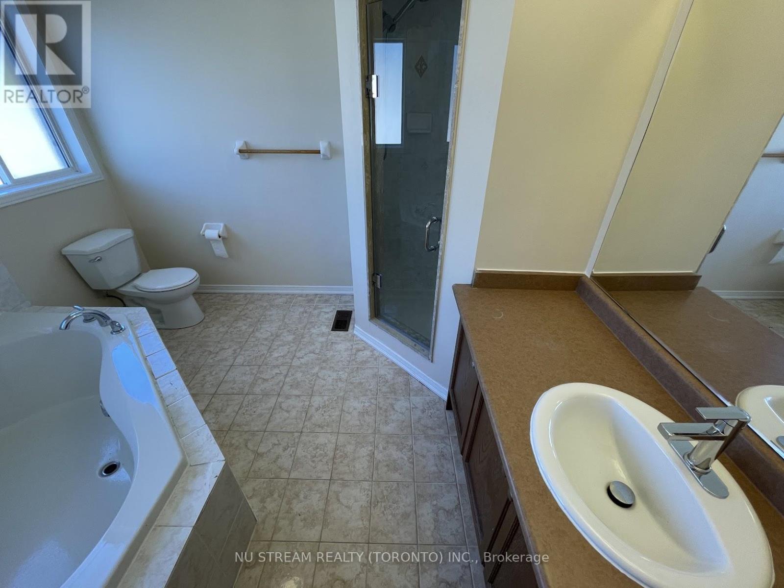 26 Martell Gate, Aurora, Ontario  L4G 0C4 - Photo 8 - N12432738