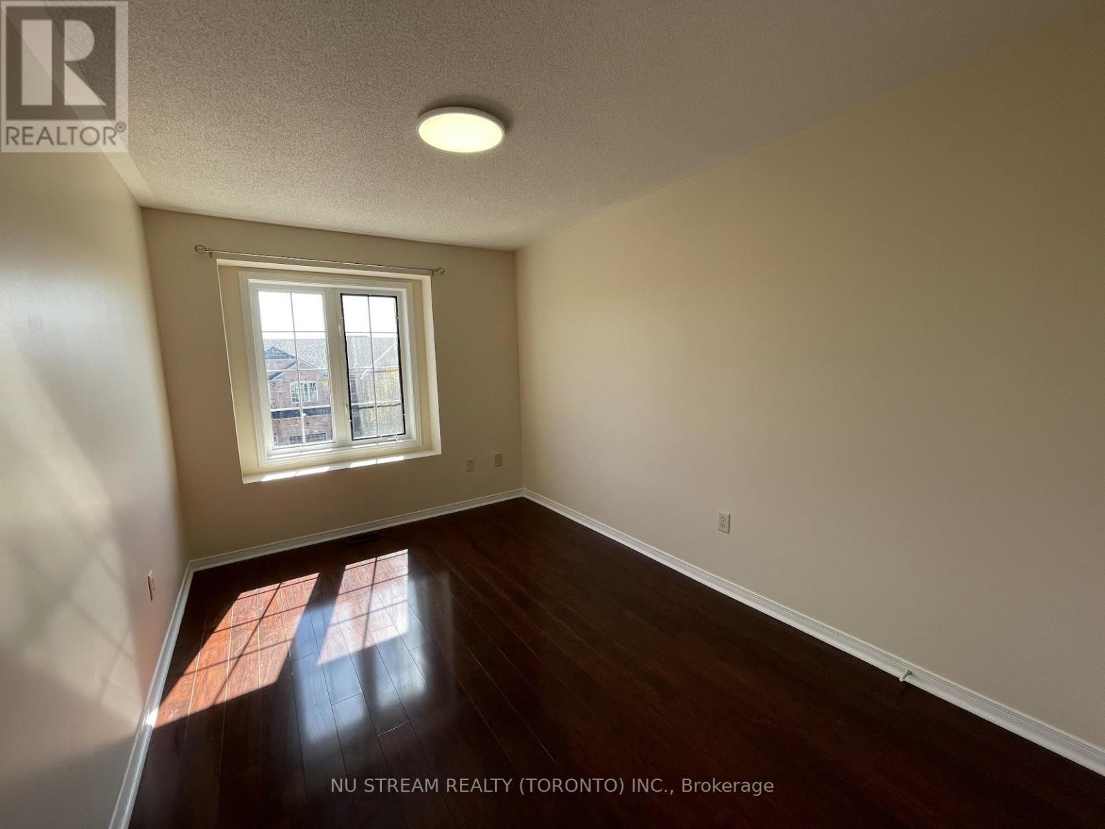 26 Martell Gate, Aurora, Ontario  L4G 0C4 - Photo 9 - N12432738