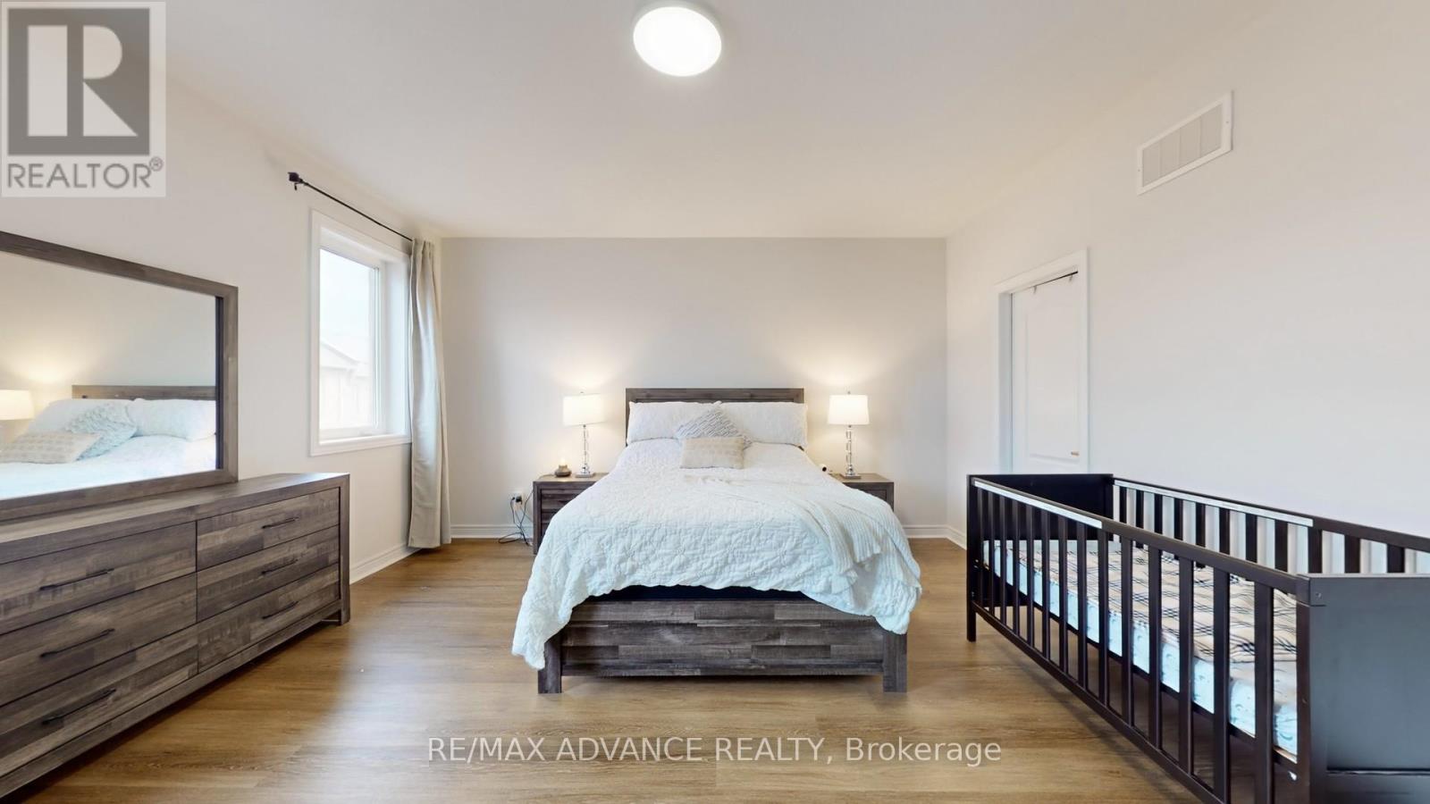 127 Decast Crescent, Markham, Ontario  L6B 1N8 - Photo 27 - N12432760