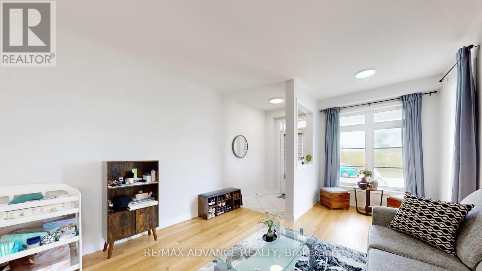 127 Decast Crescent, Markham, Ontario  L6B 1N8 - Photo 3 - N12432760