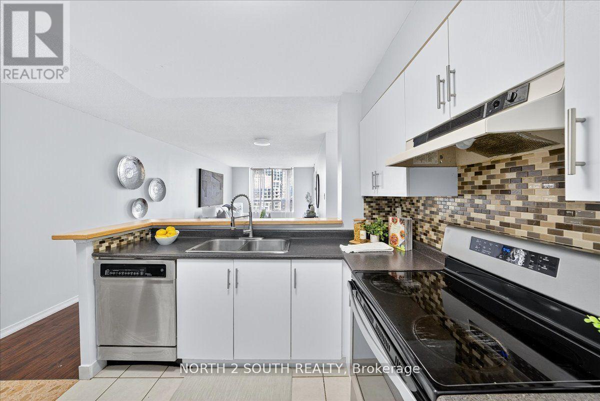 916 - 29 Northern Hts Drive, Richmond Hill, Ontario  L4B 4L8 - Photo 13 - N12432805
