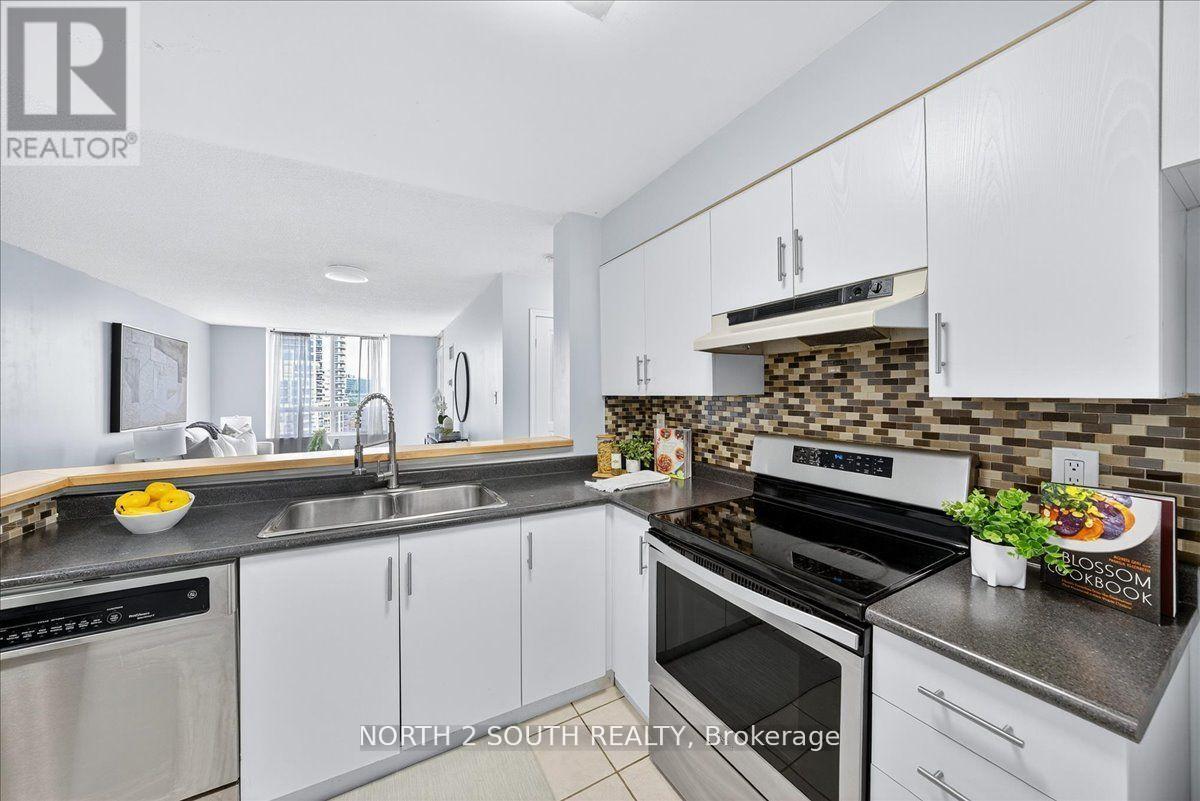 916 - 29 Northern Hts Drive, Richmond Hill, Ontario  L4B 4L8 - Photo 14 - N12432805