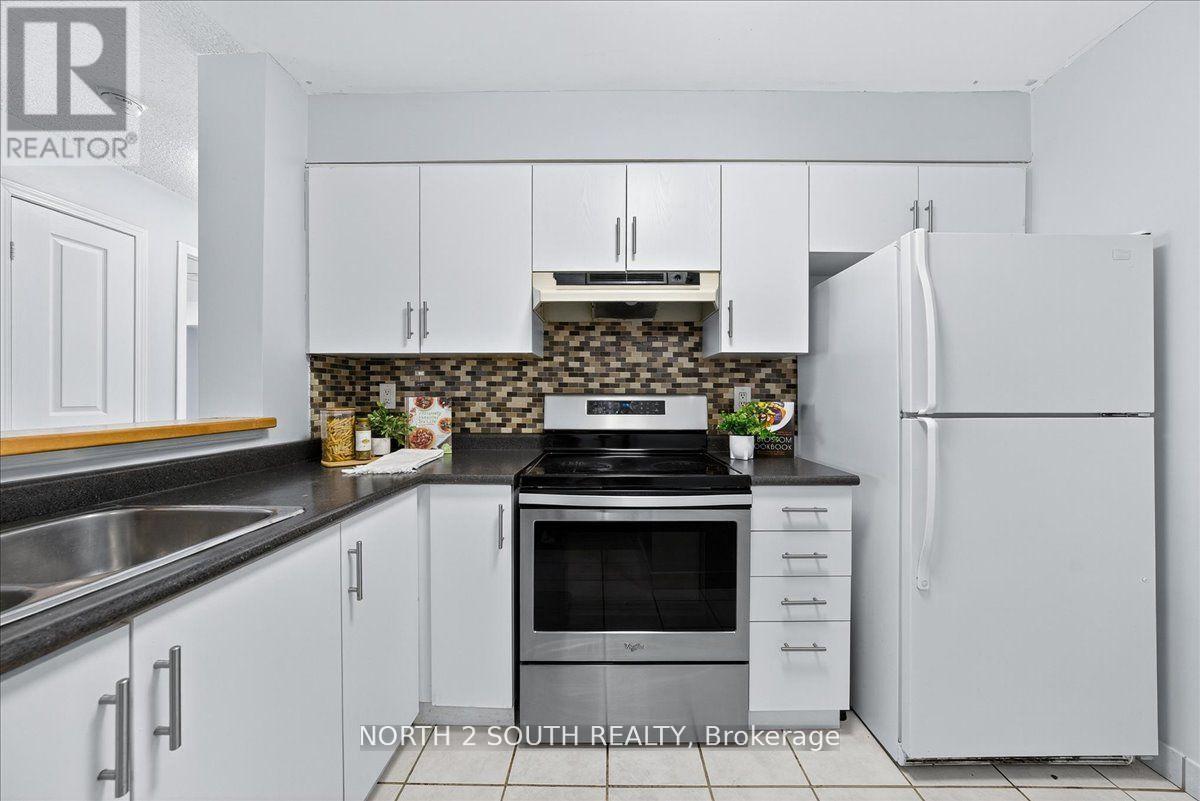 916 - 29 Northern Hts Drive, Richmond Hill, Ontario  L4B 4L8 - Photo 15 - N12432805