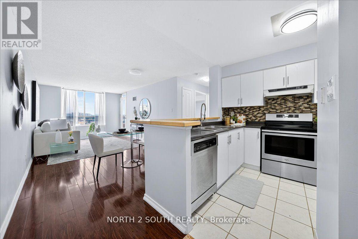 916 - 29 Northern Hts Drive, Richmond Hill, Ontario  L4B 4L8 - Photo 8 - N12432805