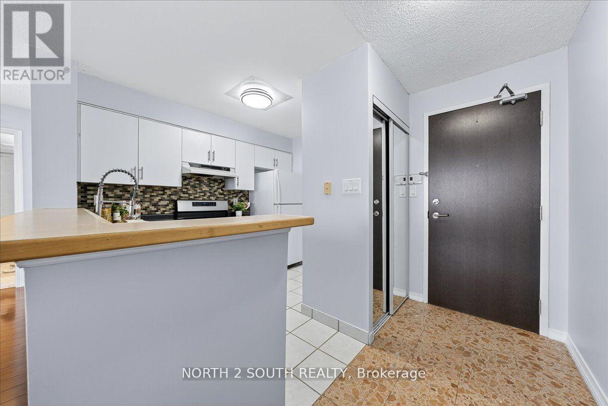 916 - 29 Northern Hts Drive, Richmond Hill, Ontario  L4B 4L8 - Photo 9 - N12432805